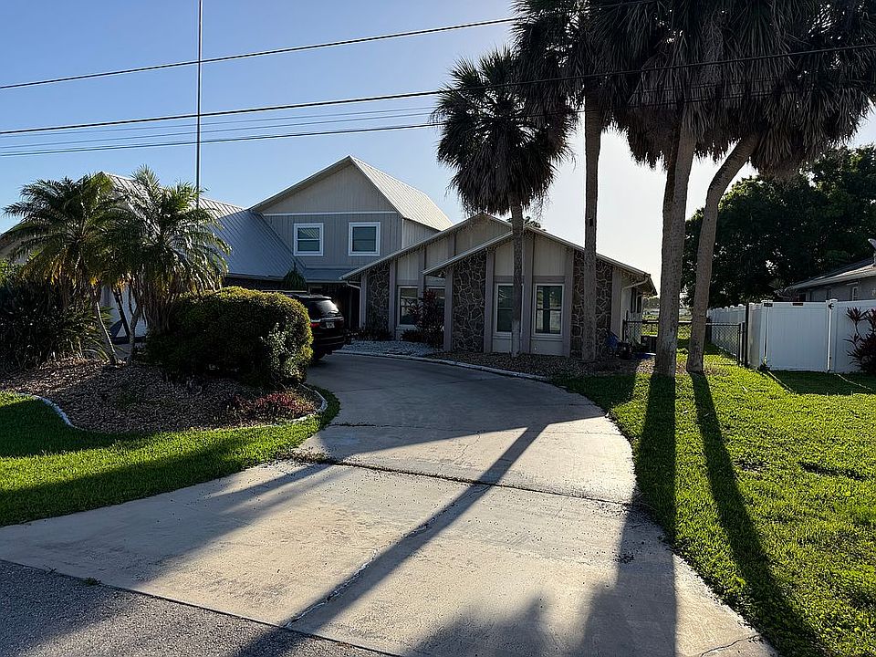 1st image of 3729 SE 6th Ave