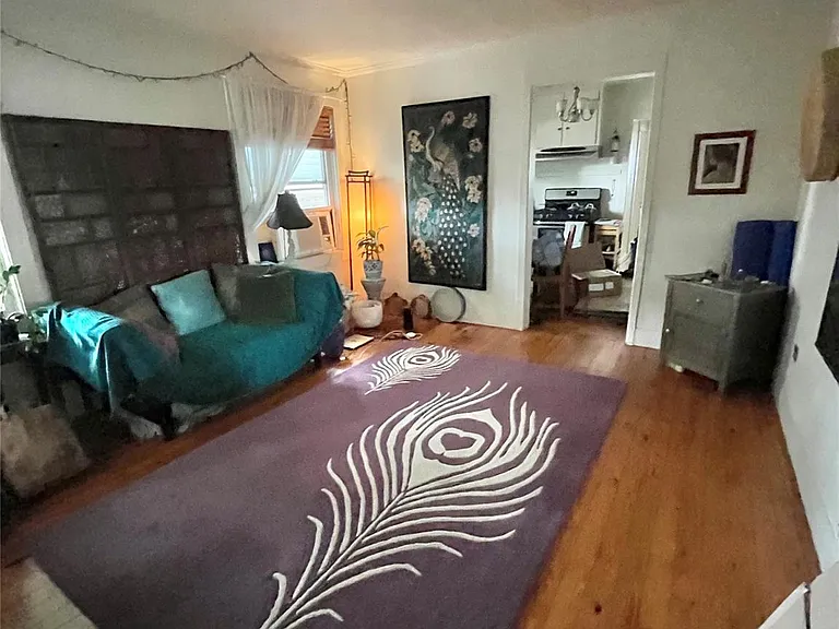 Winsted Ln — Photo 3