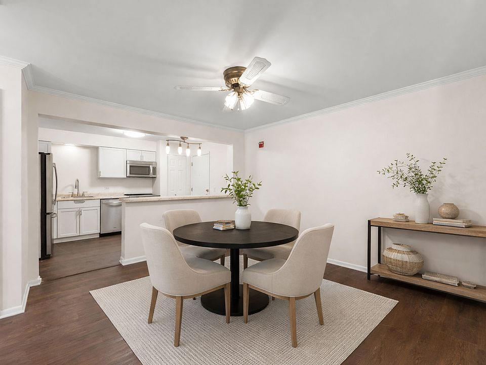 2nd image of 2331 Ogden Ave APT 4