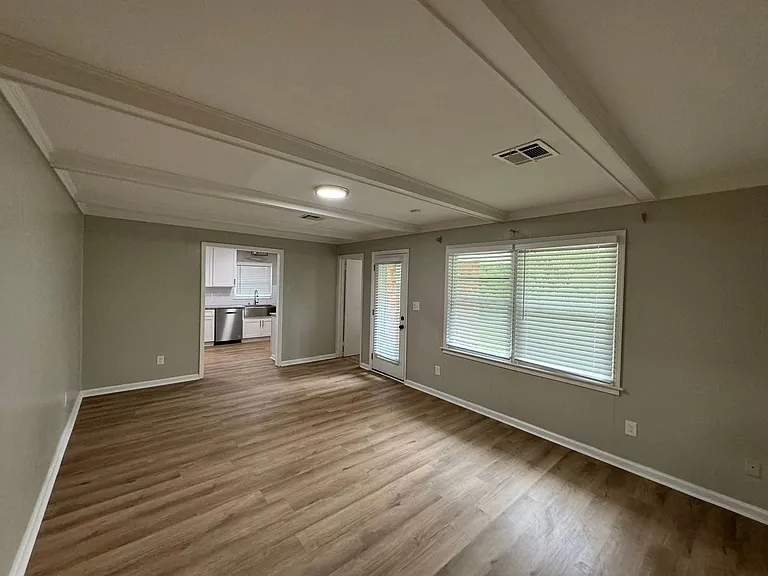 2434 Oxford Dr — Photo 18