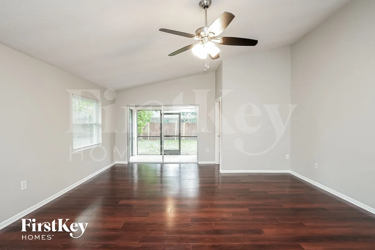 Building Photo - 10625 Wyndcliff Dr