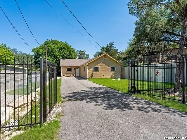 3 bed, 2.0 bath, 1632 sqft, $2,100 — Photo 4