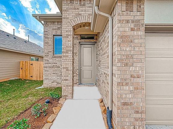 3rd image of 8910 Oak Ivy Ln