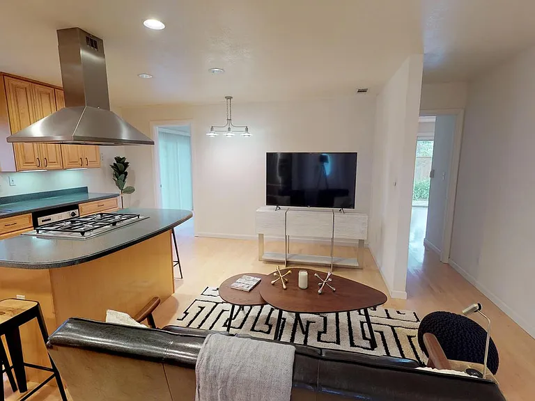 602 Teredo Dr — Photo 2