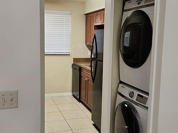 5th image of 4934 Tangerine Ave #4934