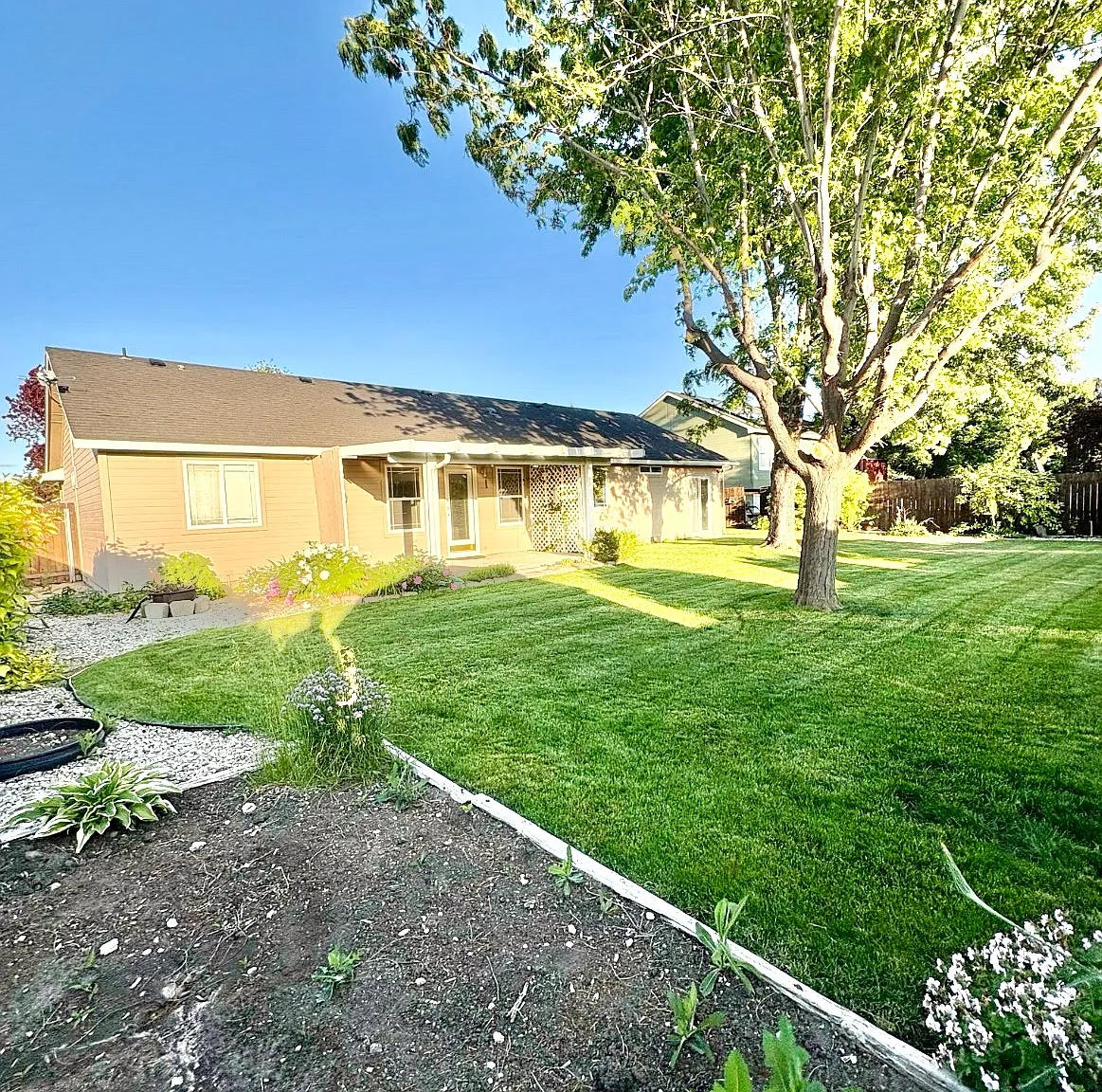 3 bed, 1387 sqft, $2,300 — Photo 2