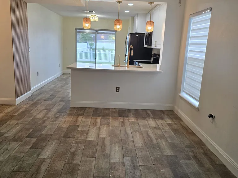 3403 Waterfront Dr — Photo 2