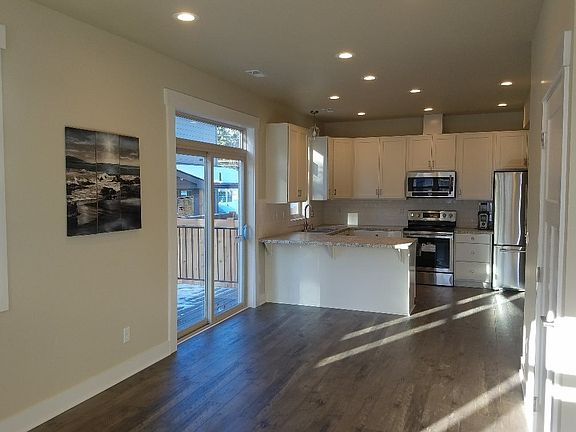 2nd image of 1023/1025 E 30th Ave