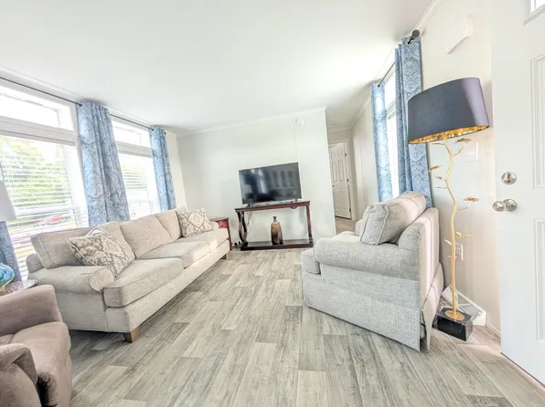 54 Caddy Drive, Salem, NH 03079