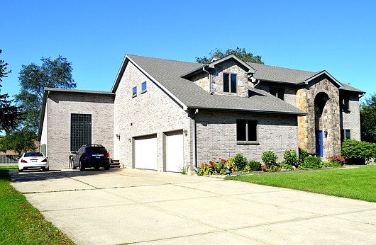 2nd image of 1712 N Clarence Ave