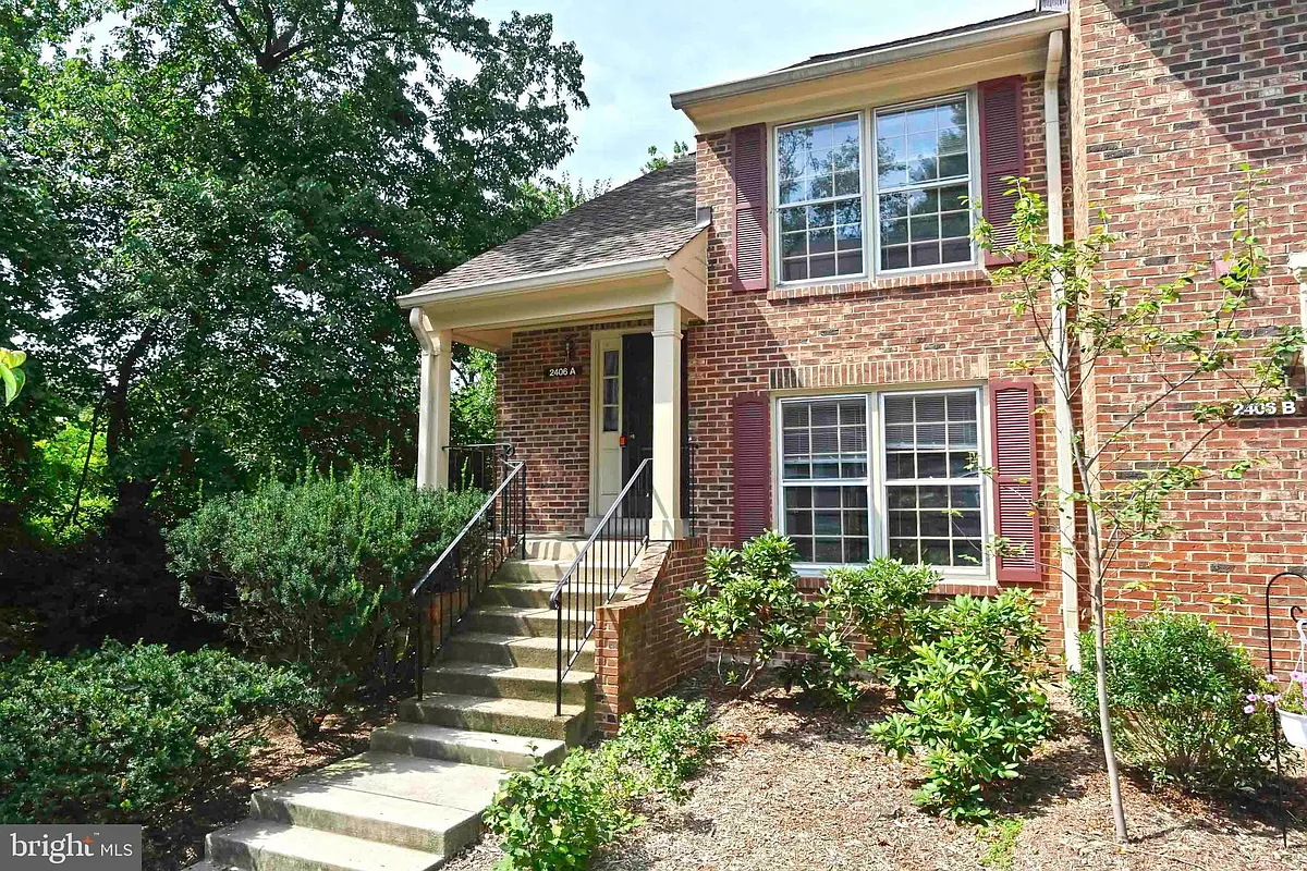 Building Photo - 2406 S Walter Reed Dr #A