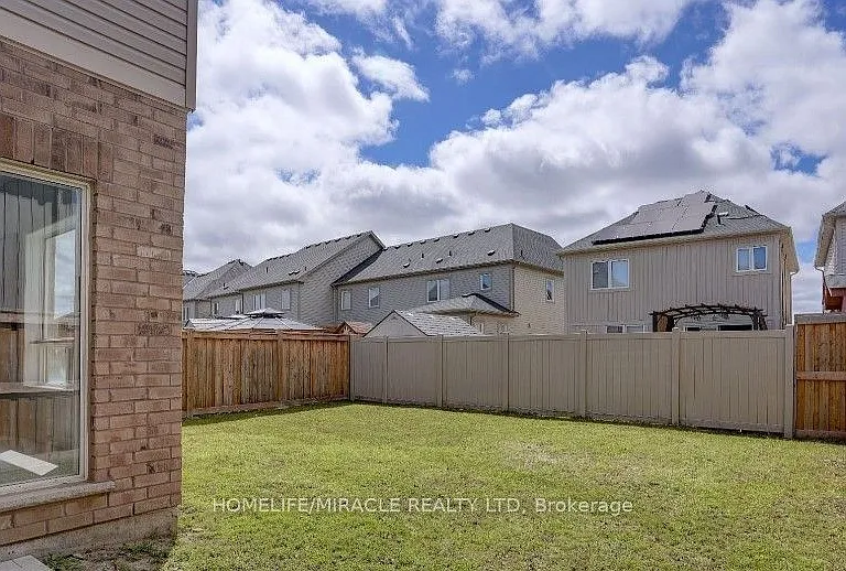 95 William Fair Dr #UPPER — Photo 2