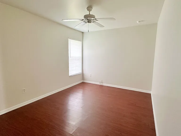 2034 NE 8th Pl — Photo 8