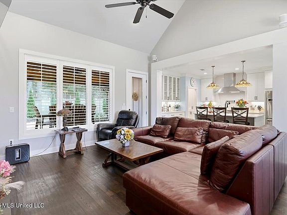 5th image of 157 Bridge Water Loop