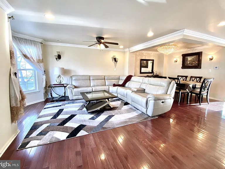 240 William Livingston Ct — Photo 3
