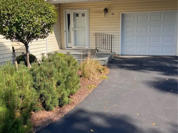 5861 Goodrich Rd APT 5A, Clarence Center, NY 14032