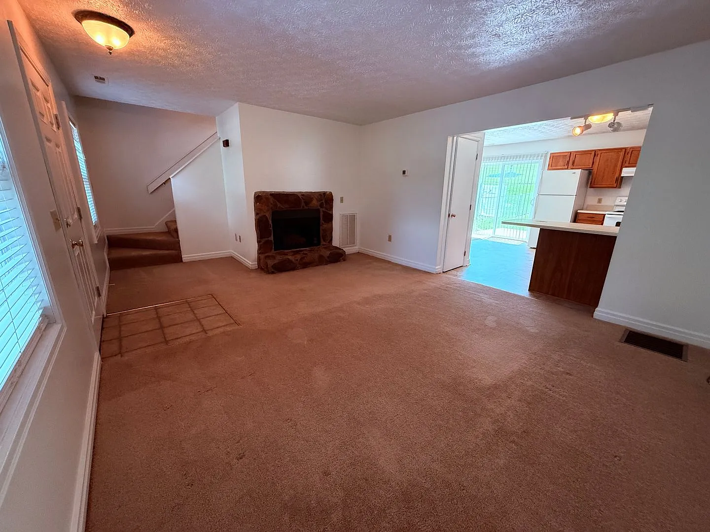 3 Bedroom, 2.5 Bath Townhouse — Photo 2