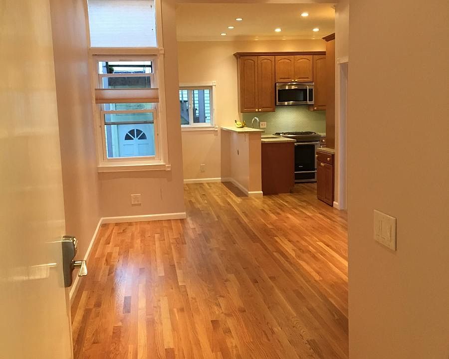 Livingroom to kitchen from front door