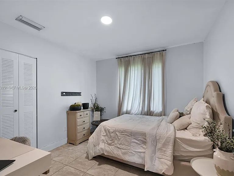 8780 SW 200th Ter — Photo 6