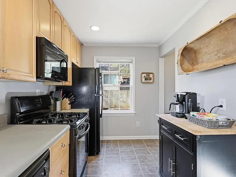 1474 Brooklyn Ave NW — Photo 8