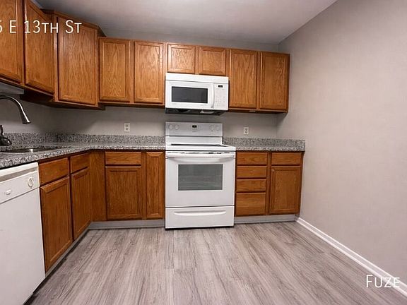 4th image of 56 E 13th St