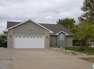 4101 Saxony Cir, Sioux City, IA 51103