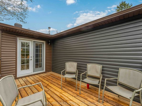2 Teakwood Ct, Ottawa, ON K1K 4B4