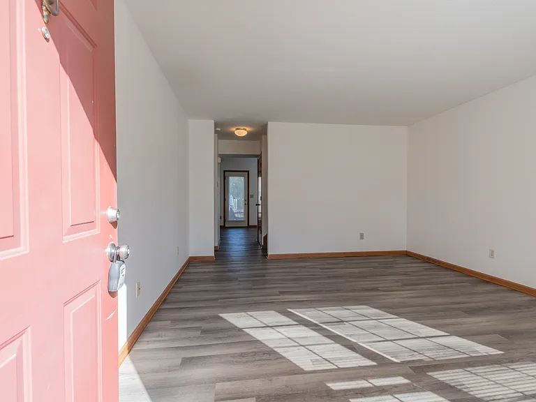 240 Richards Dr — Photo 6