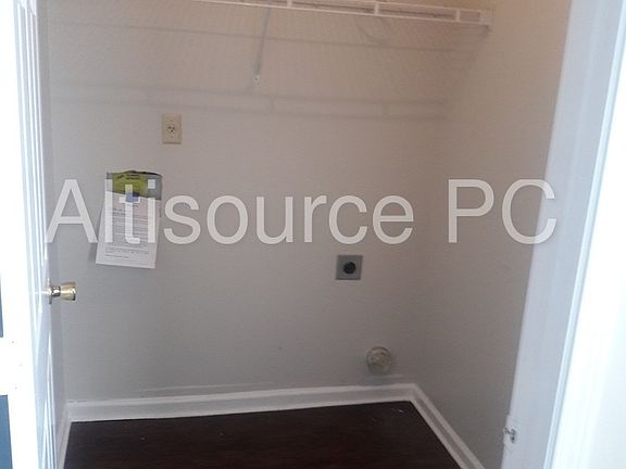 4th image of 5450 Gardendale St