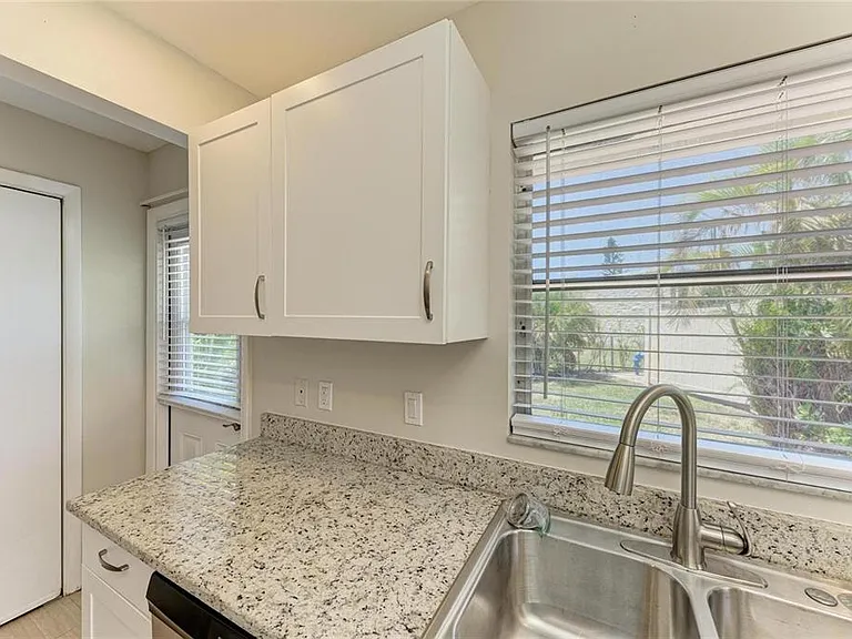 2121 Pueblo Cir #V-6 — Photo 8