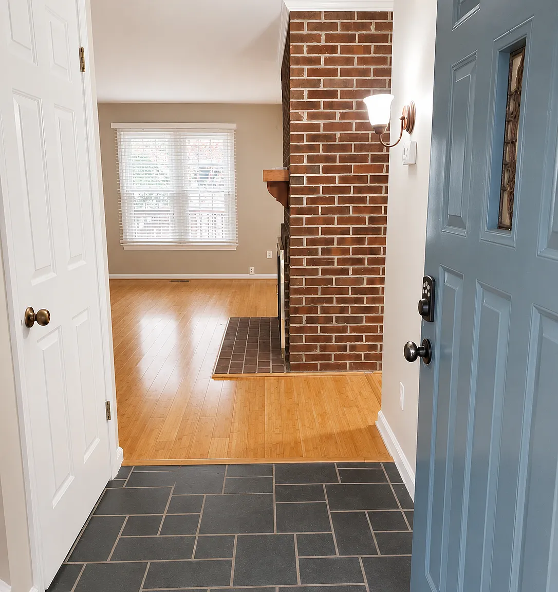 3 bed, 2.5 bath, 1400 sqft, $2,100 — Photo 1