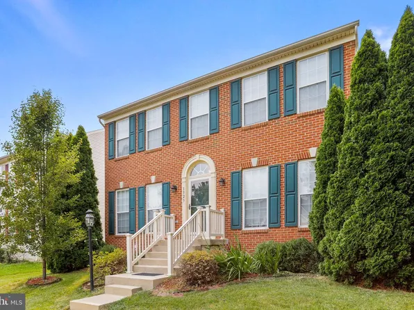 1325 Stallion St, Ranson, WV 25438