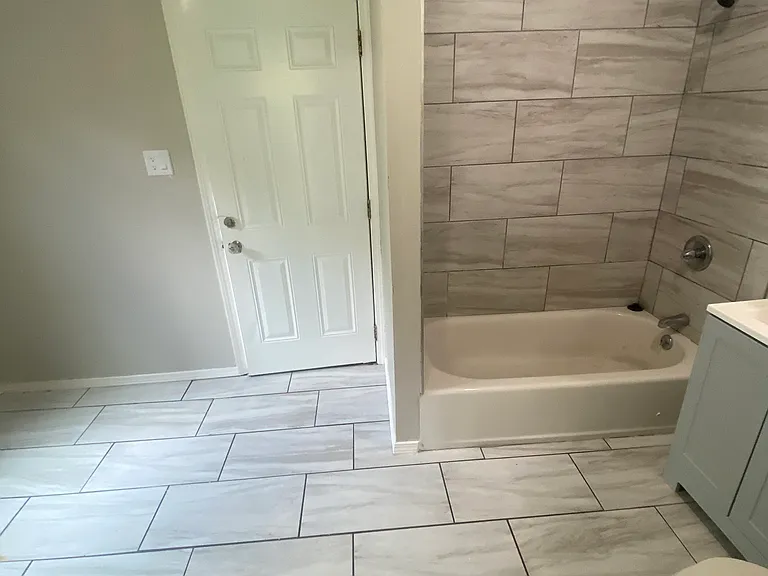 105 SW 43rd St #2 — Photo 3