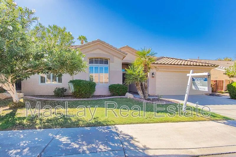 3820 S Barberry Pl