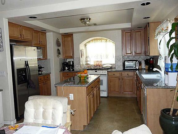 5th image of 1094 Shady Charmer Ave
