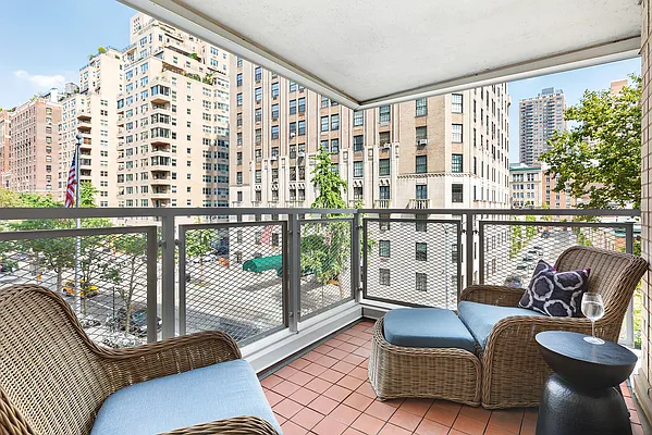 Sold by Compass | media 22