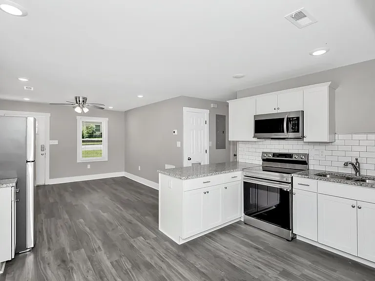 908 Fairway Dr NW — Photo 9