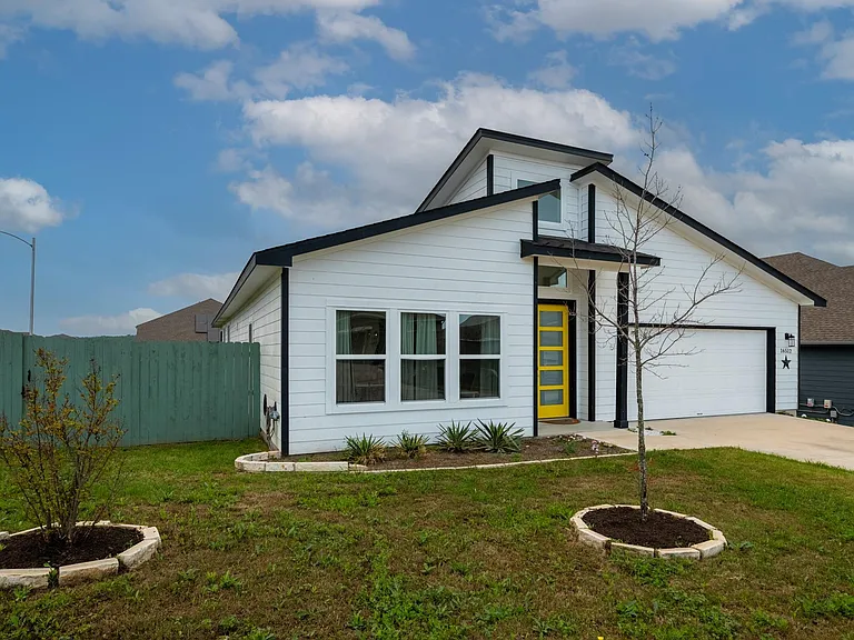 16512 Fetching Ave — Photo 3