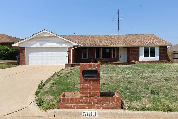 4 bed, 1978 sqft, $1,995 — Photo 1