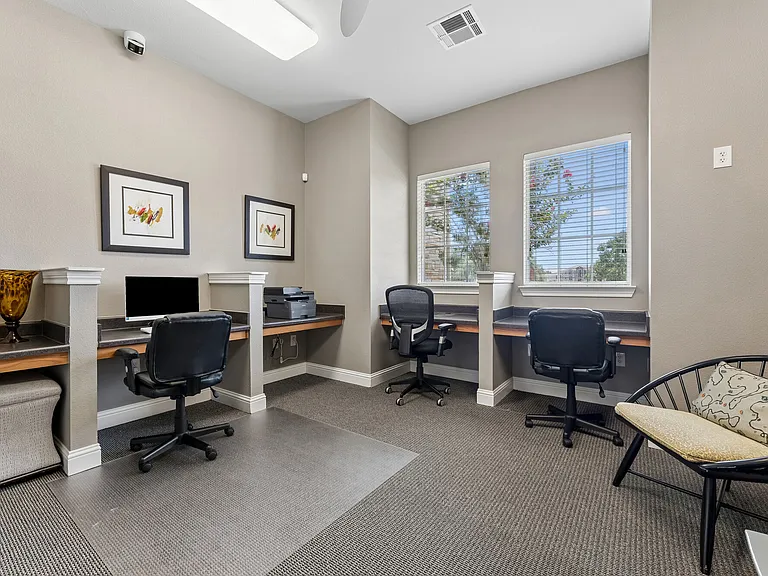 Point Royale Apartments — Photo 44