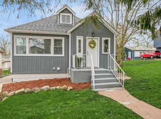 414 Woodland Dr, Round Lake Beach, IL