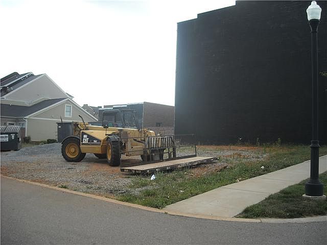 2nd image of 220 Centre St