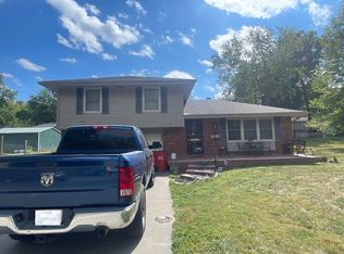 407 Park Ave, Buckner, MO 64016