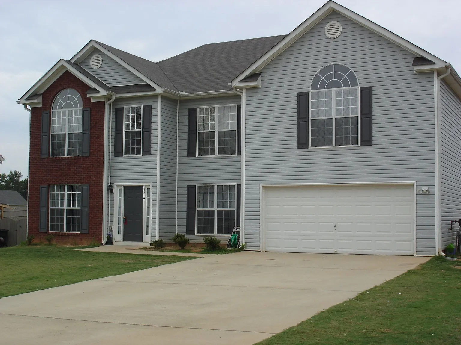 5519 Katherine Village Dr photo 1