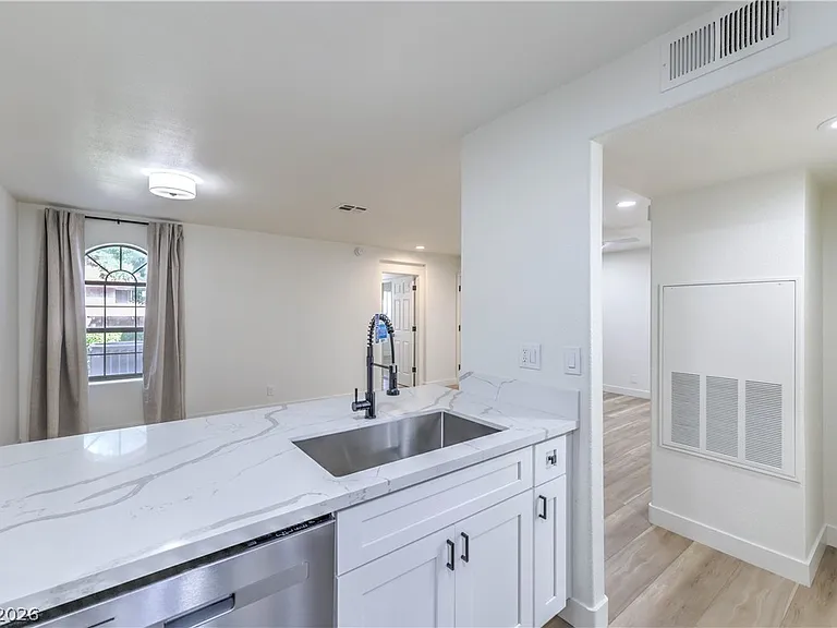 1800 Edmond St #122 — Photo 10