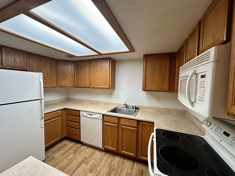 2802 Sundown Ln #302 — Photo 3