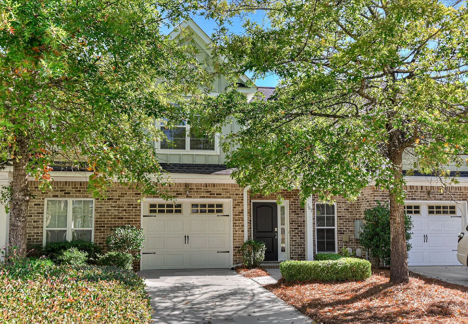 3 bed, 2.5 bath, 1584 sqft, $1,900 — Photo 2