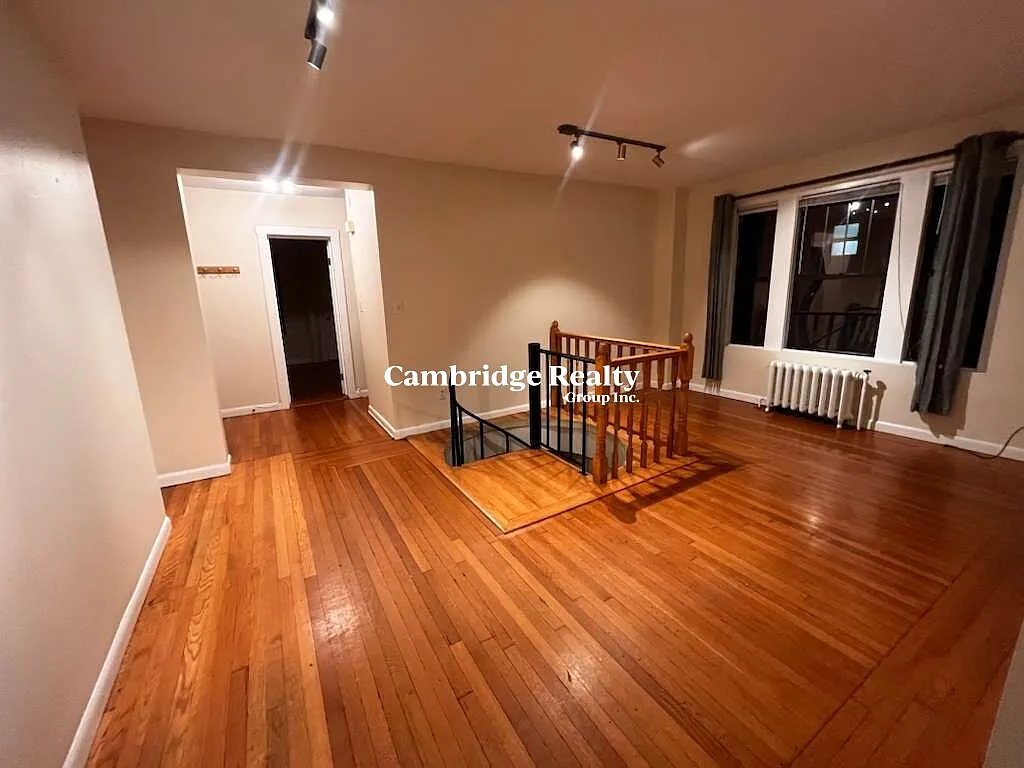 4 bed, 2.0 bath, $7,200 — Photo 2
