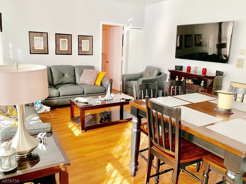 1 bed, 850 sqft, $1,800 — Photo 3