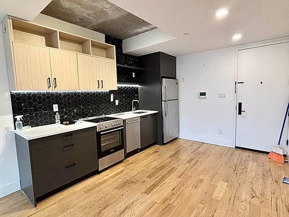 3rd image of 200 Linden Blvd APT 8H